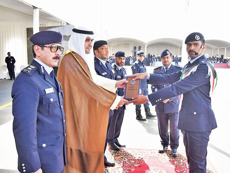 الصالح يسلم لخريج شهادة التخرج بحضور المكراد والتركيتn