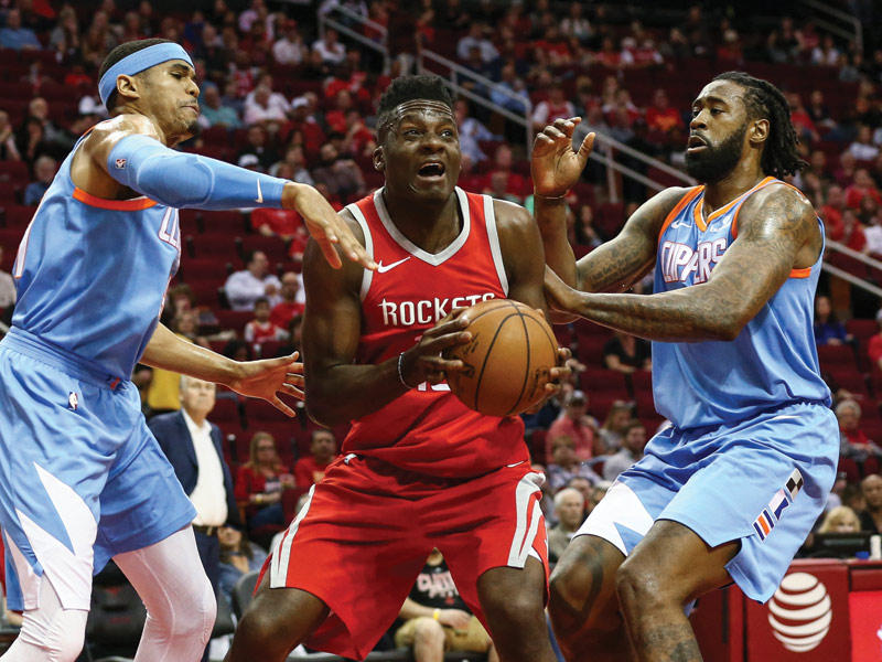 جانب من مباراة هيوستن روكتس وكليبرز