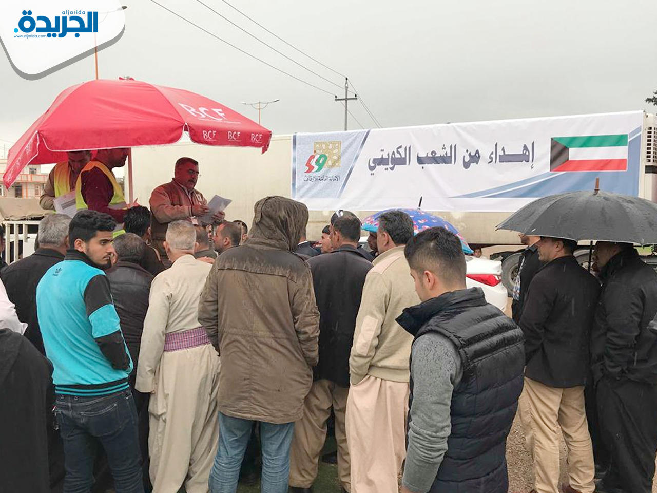 جانب من توزيع المساعدات الإنسانية الكويتية في مدينة حلبجة العراقية