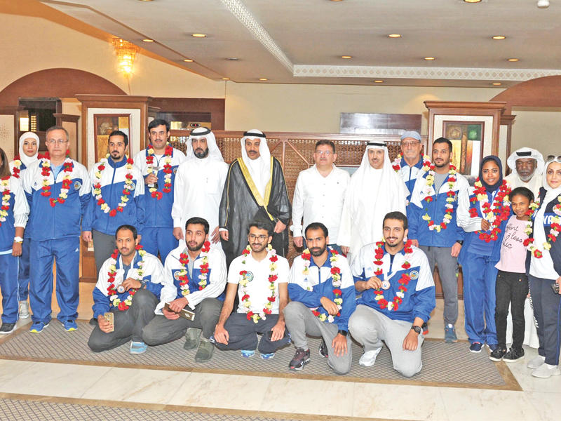 استقبال الرماة المشاركين في البطولة العربية لدى وصولهم للبلاد أمس