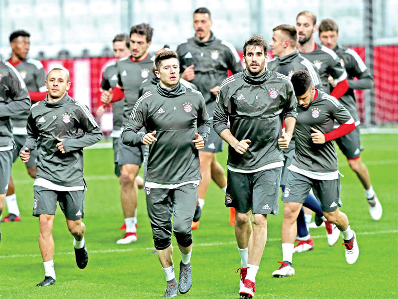 جانب من تدريبات فريق بايرن ميونيخ أمس (أ ف ب)