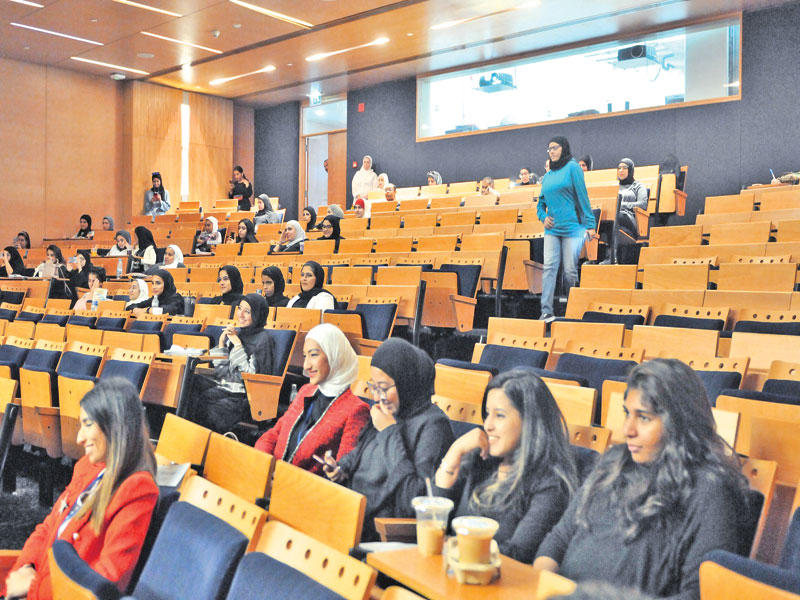 جانب من الطلبة في الورش التدريبية