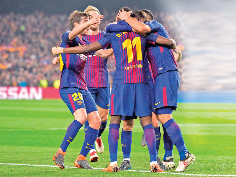 جانب من احتفالية لاعبي البرشا في الفوز على تشلسي الأسبوع الماضي (أ ف ب)