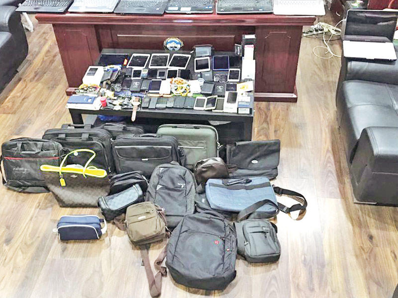 المسروقات التي عثر عليها بحوزة أفراد العصابة