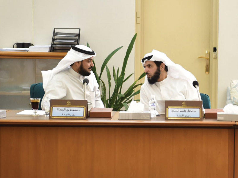 الحويلة والدمخي في اجتماع «البيئة» أمس