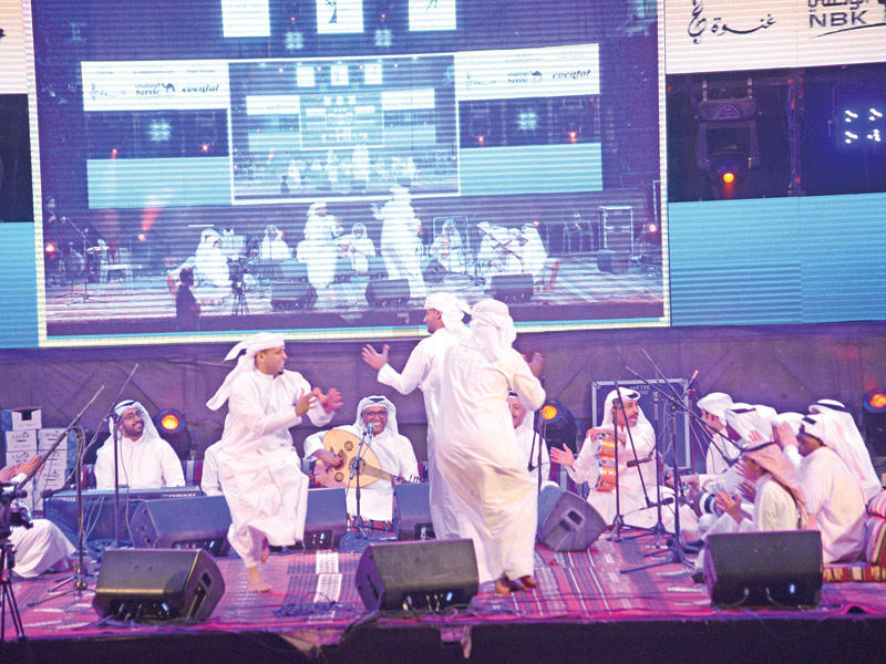 سلمان العماري يغني بمعية فرقة الماص 