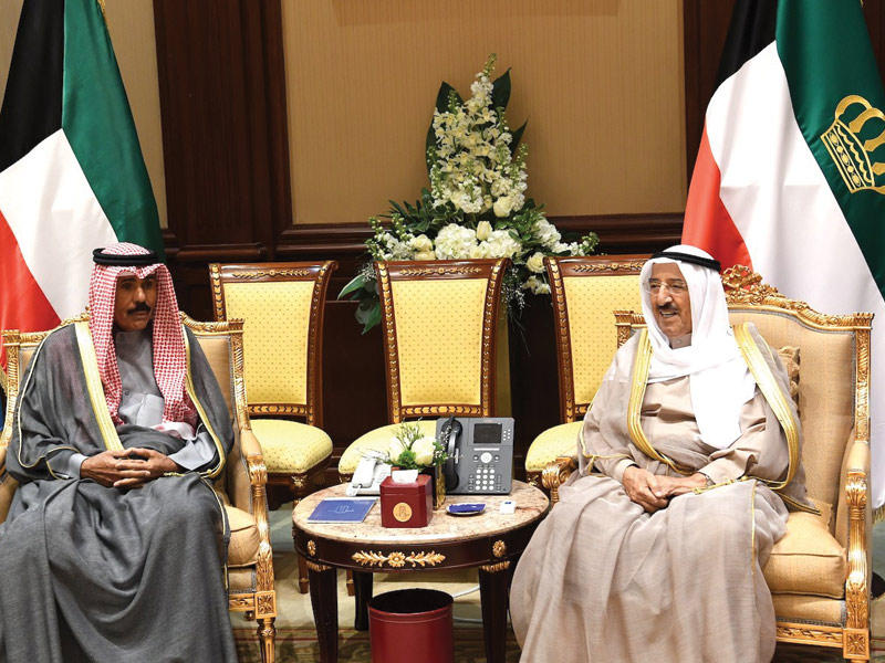 سمو أمير البلاد الشيخ صباح الأحمد الجابر الصباح مستقبلا سمو ولي العهد الشيخ نواف الأحمد الجابر الصباح