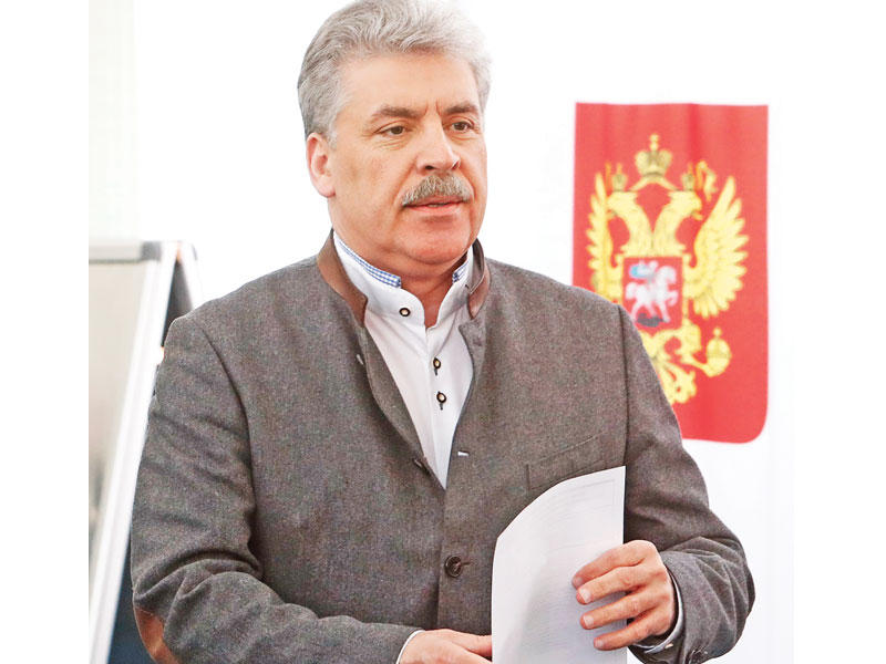 مرشح الشيوعيين غرودينين قبيل تصويته بموسكو   (رويترز)