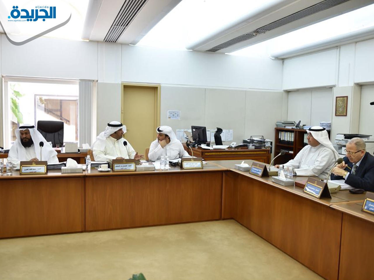 جانب من اجتماع لجنة الشؤون التشريعية والقانونية البرلمانية