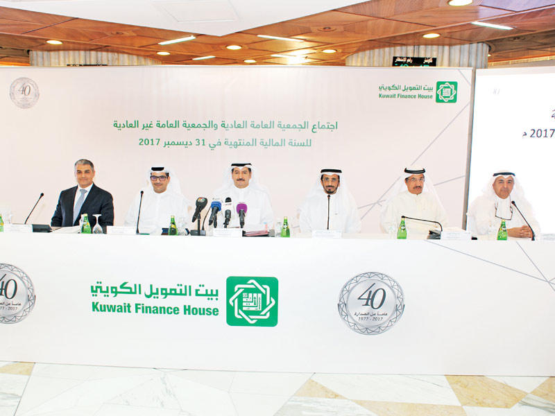 المرزوق مترئساً عمومية «بیتك» أمس