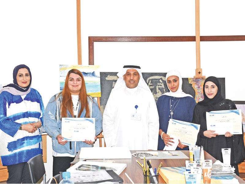 العتيبي متوسطاً الفائزات