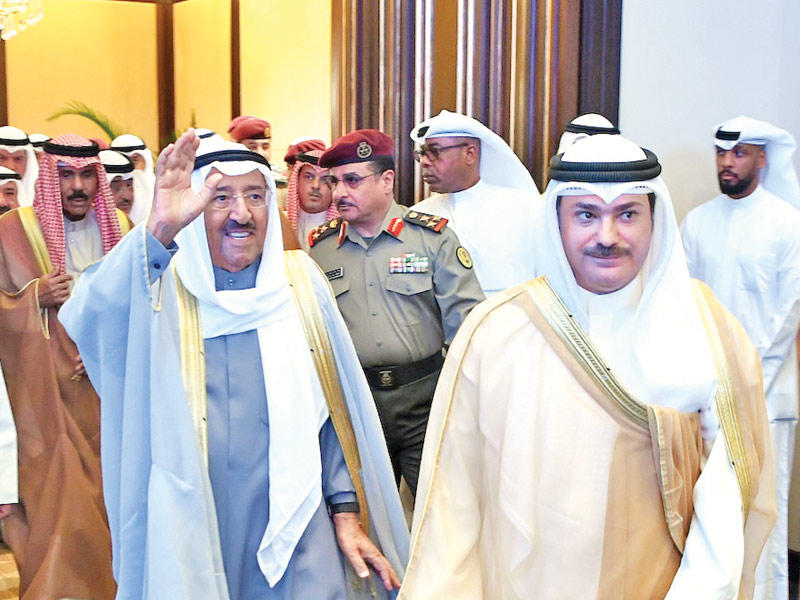 سمو الأمير لدى حضوره افتتاح الملتقىn