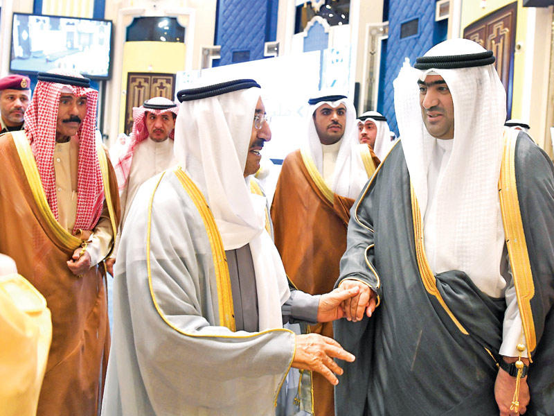 الأمير وولي العهد وفي استقبالهما الروضان لدى وصولهما إلى الملتقى