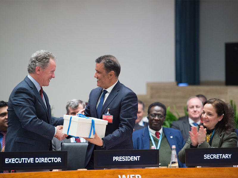 المدير التنفيذي لبرنامج الا غذية العالمي يكرم ممثل الكويت يوسف جحيل بمناسبة نهاية رياسته لدورة المجلس التنفيذي للوكالة الدولية