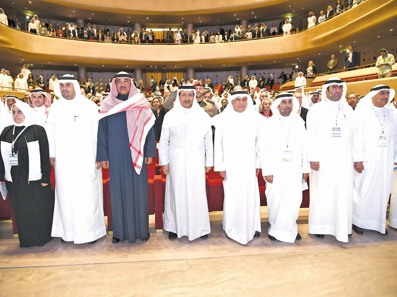 المبارك متوسطاً الحضور خلال احتفالية حملة «كويت جديدة» الثانية