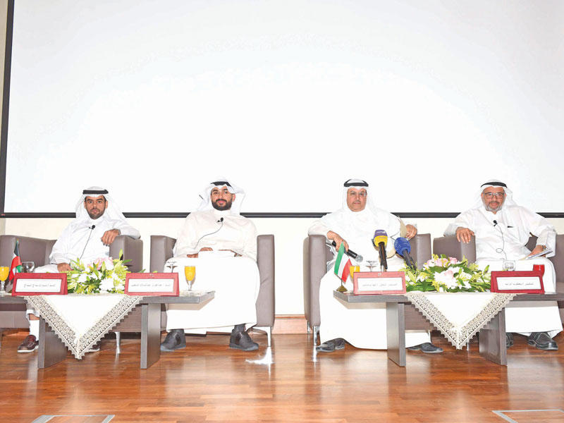 المتحدثون في الندوة