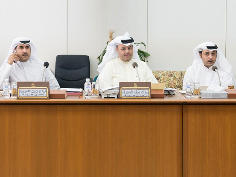 أعضاء لجنة الاحتياجات الخاصة في اجتماع سابق