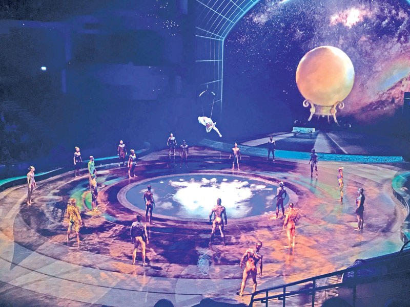 جانب من عرض «لا بيرل»