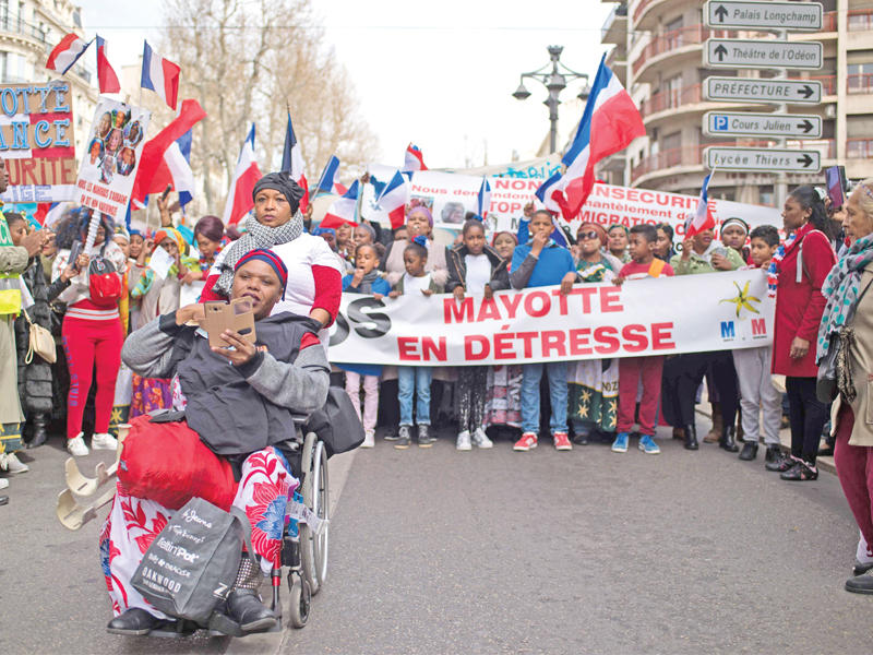 احتجاجات على انعدام الأمن بجزيرة مايوت الفرنسية في المحيط الهندي أمس     (أ ف ب)