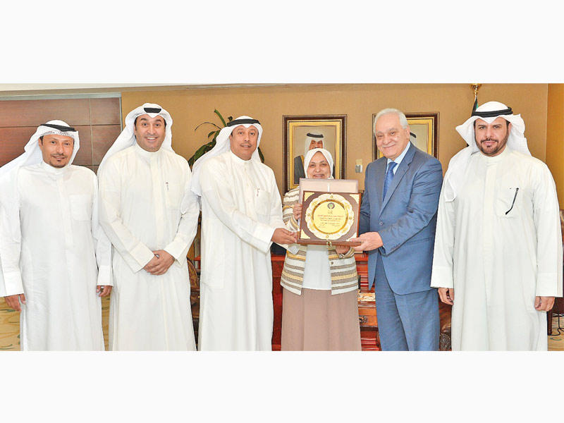 الأمين العام لنقابات العمال العرب يكرم الصبيح