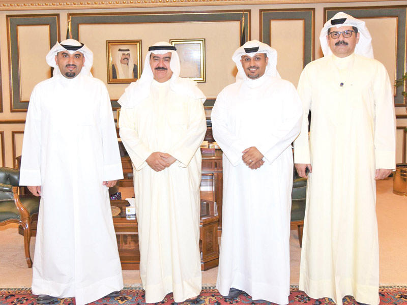 الفريق ثابت المهنا متوسطاً محمد العثمان وخالد المتروك وطلال التركي