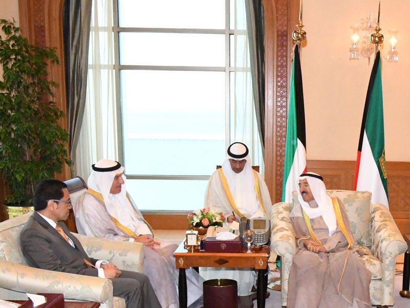 سمو أمير البلاد الشيخ صباح الأحمد الجابر الصباح يستقبل سفير مملكة ماليزيا لدى دولة الكويت داتو أحمد روزيان عبدالغني