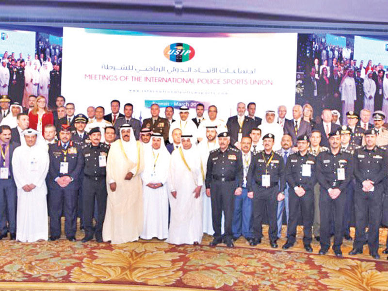 الجراح والنواف مع أعضاء الوفود المشاركة