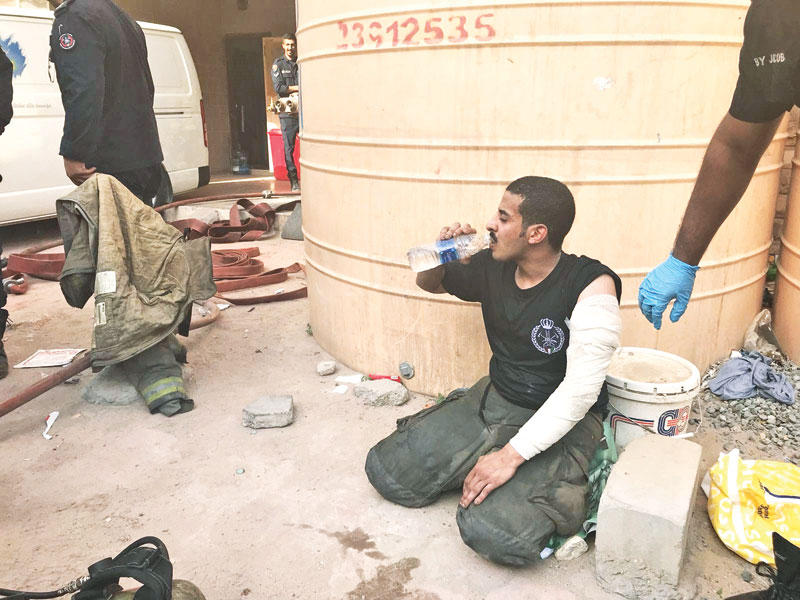 أصابة احد الاطفائيين