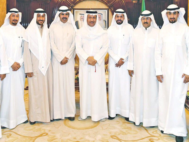 المبارك متوسطا أعضاء جمعية متابعة الأداء البرلماني أمس