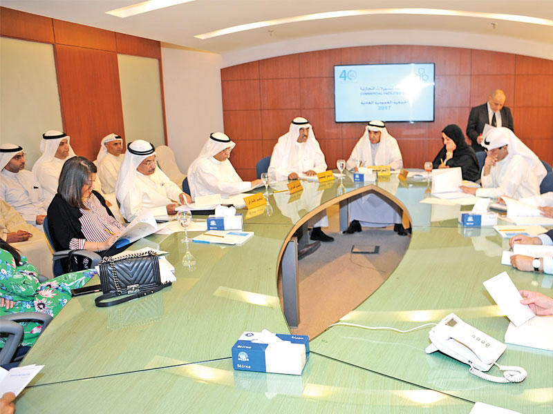 معرفي والحميضي خلال اجتماع الجمعية العمومية