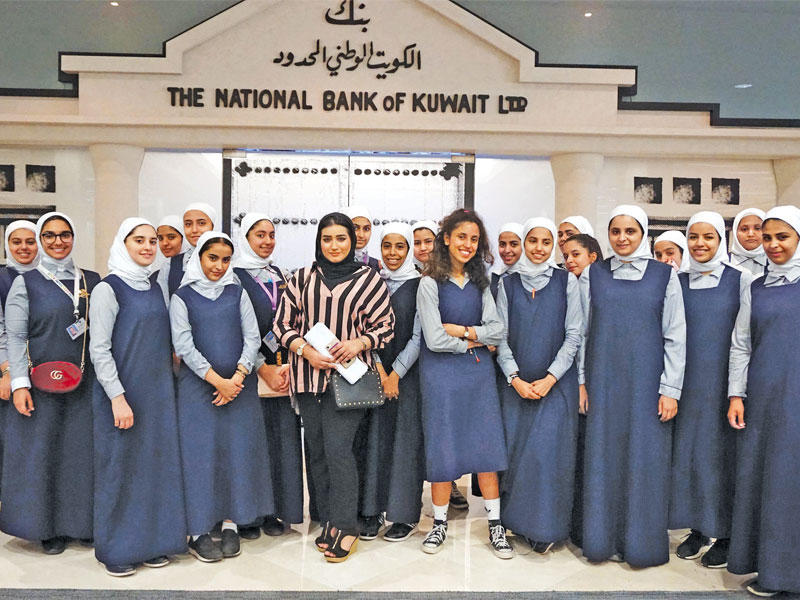 الطالبات في ضيافة «الوطني»