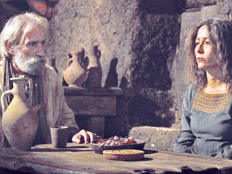 الممثلة تقلا شمعون في مشهد من الفيلم