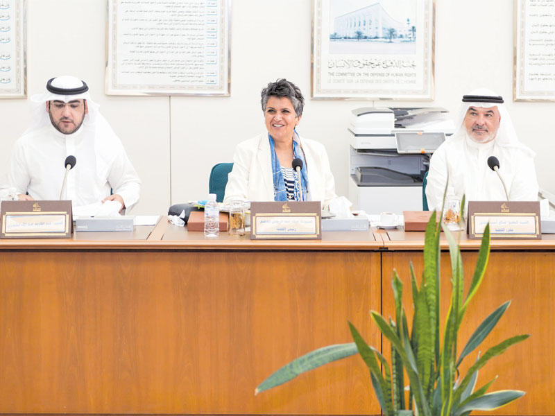 الهاشم تتوسط عاشور والكندري في اجتماع اللجنة أمس