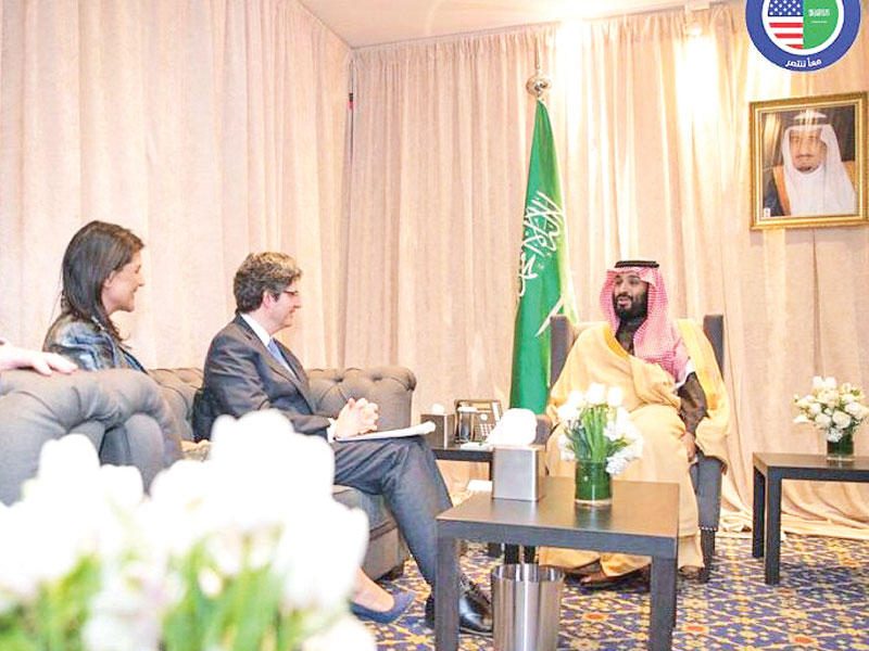 بن سلمان مستقبلاً مندوبي الدول الدائمة العضوية في مجلس الأمن بمقر إقامته في نيويورك أمس (واس)