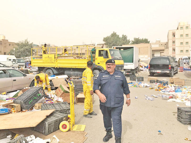 جانب من الحملة الأمنية على أسواق جليب الشيوخ