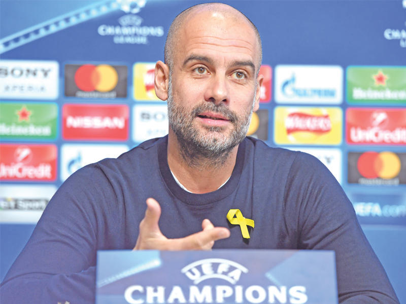 الإسباني جوسيب غوارديولا مدرب مانشستر سيتي الإنكليزي لكرة القدم