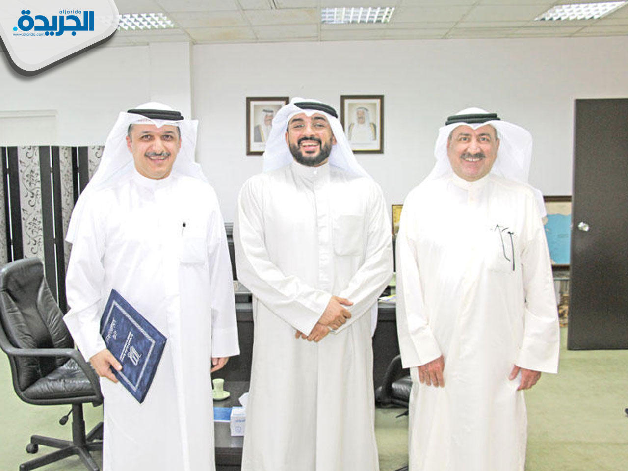 الوكيل المساعد لقطاع التعاون بوزارة الشؤون الاجتماعية والعمل عبدالعزيز شعيب (في الوسط)