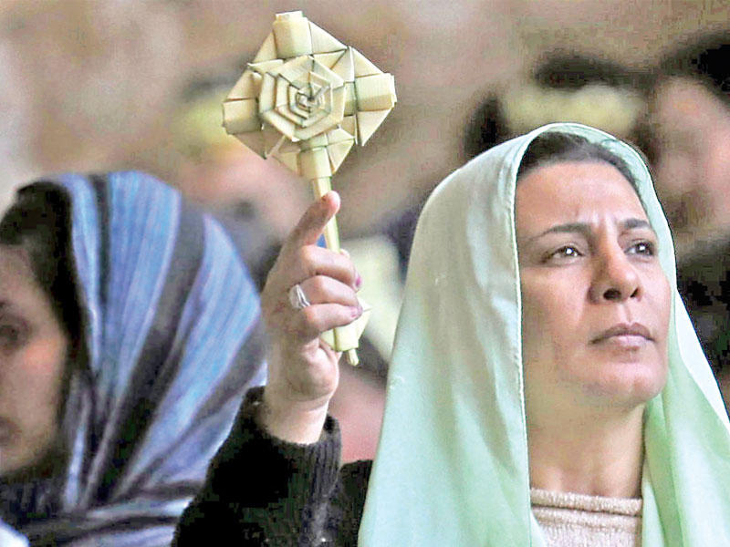 مصرية قبطية خلال احتفالات أحد السعف بالتقويم الشرقي في دير سمعان الخراز في المقطم أمس  (رويترز)