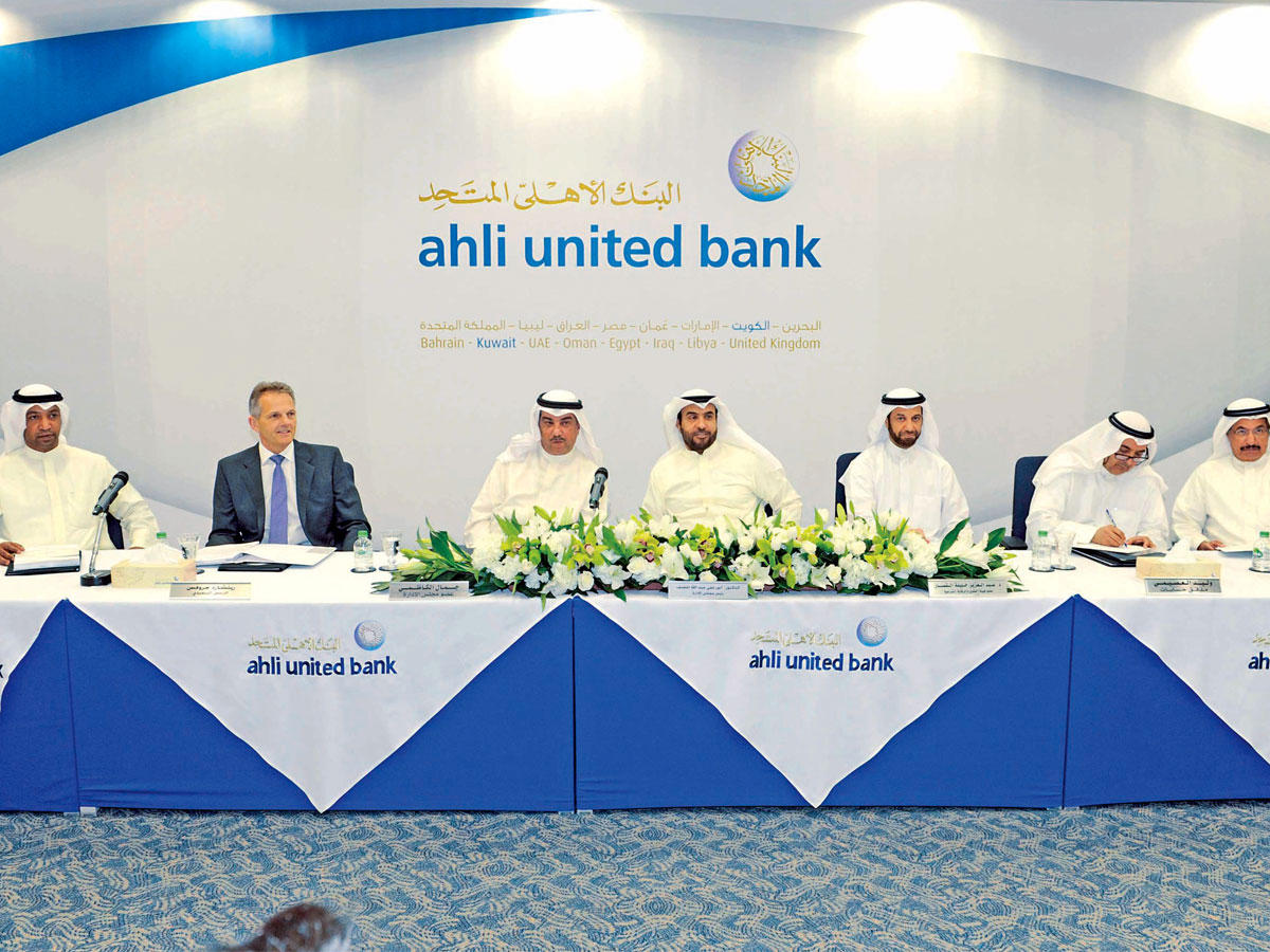 المضف مترئساً الجمعية العمومية