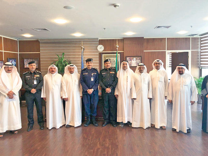 معرفي والهاجري يتوسطان مجلس إدارة اتحاد مكاتب العمالة المنزلية