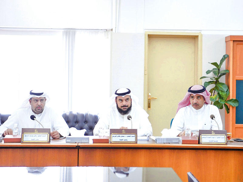 الحربش متوسطاً النصف والرويعي في اجتماع لجنة استجوابي المبارك أمس