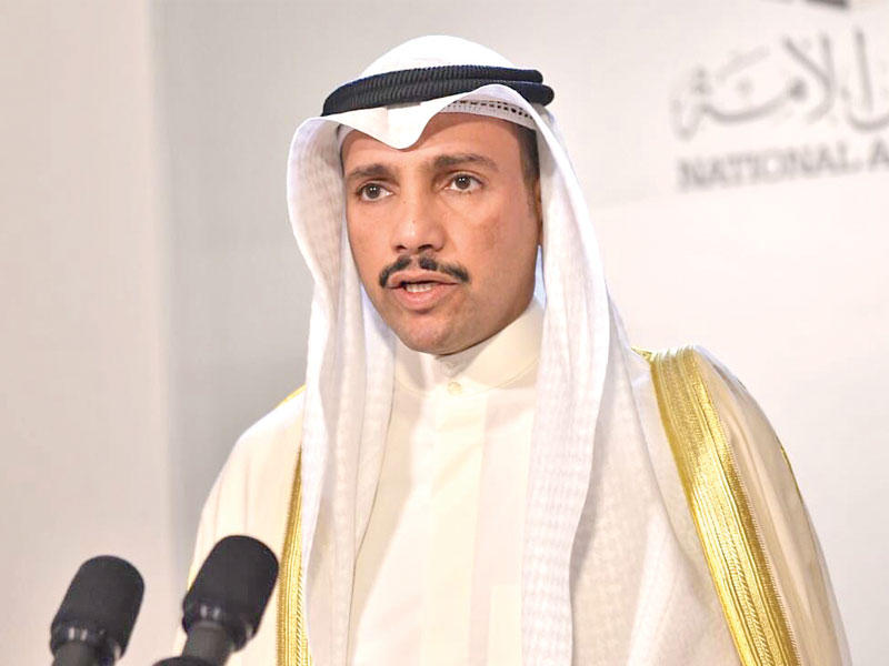 الغانم متحدثاً في مؤتمر صحافي في المجلس أمس