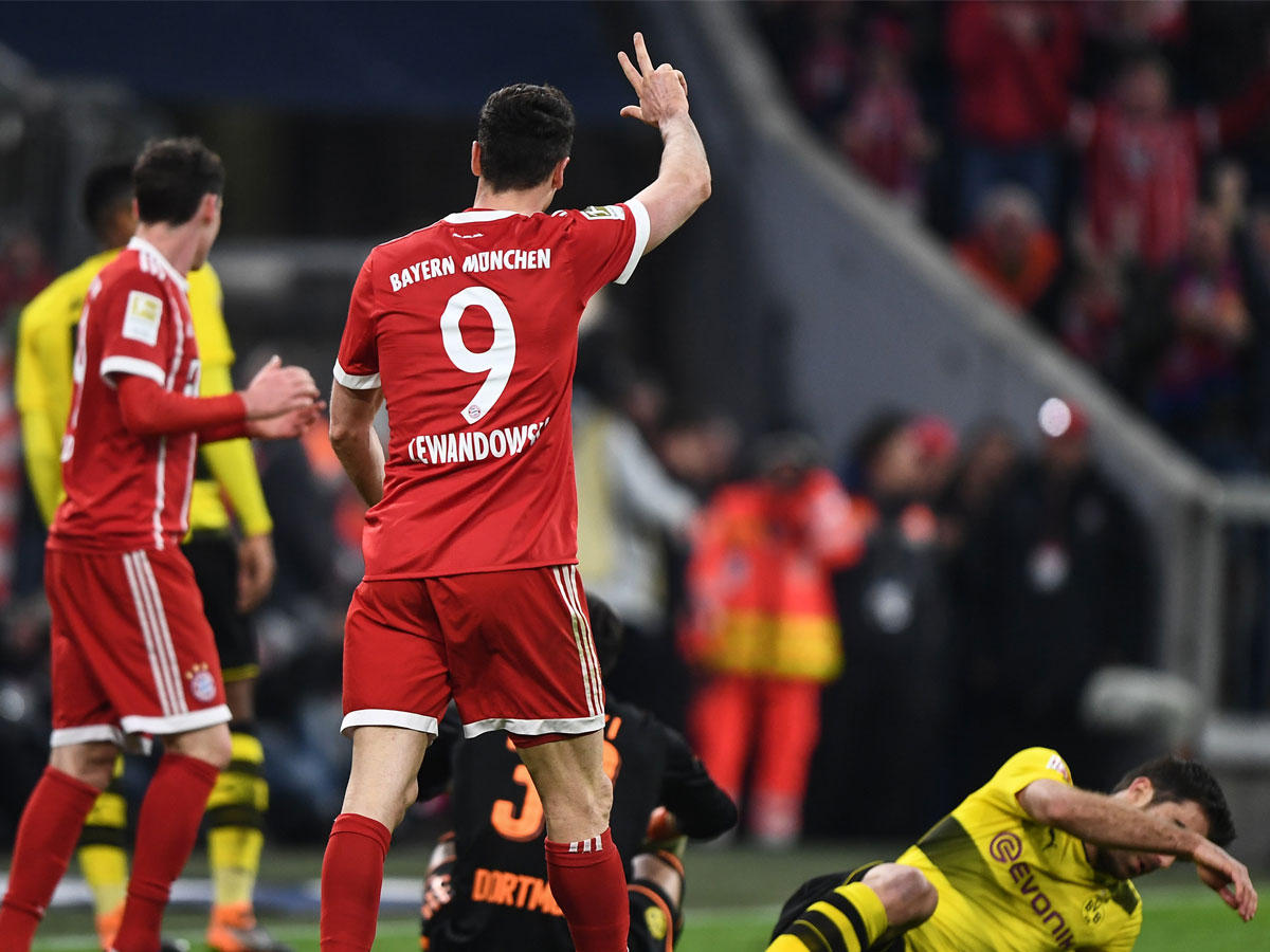 ليفاندوفسكي نجم بايرن ميونيخ يحتفل بثلاثيته في مرمى فريقه السابق بروسيا دورتموند