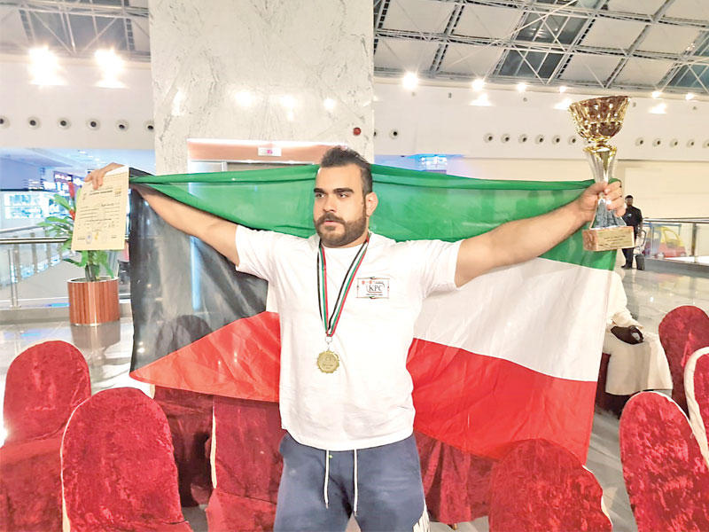 اللاعب يوسف جمعة الفائز بالذهبية