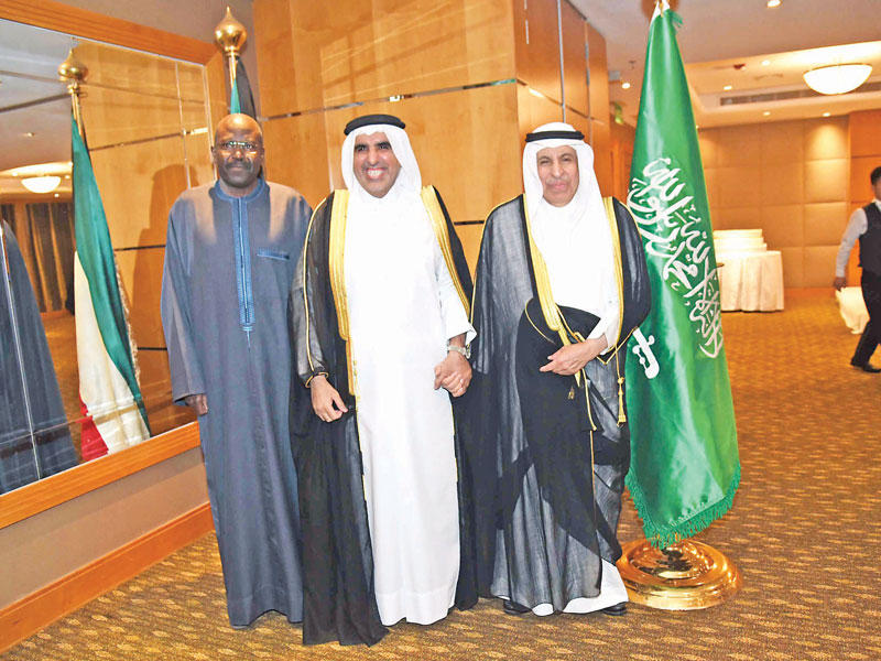 الفايز والقائم بالأعمال القطري علي المري وإمباكي