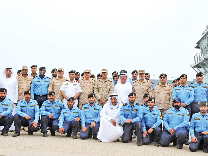 الخضر مع قيادات القوة البحريةn