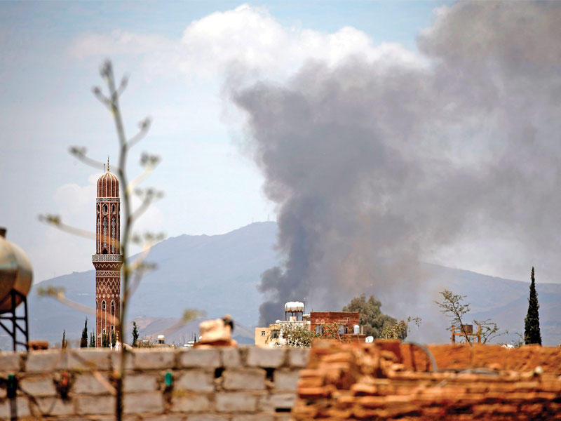 أعمدة دخان تتصاعد من قاعدة ديلمي الجوية بعد قصفها من مقاتلات التحالف في صنعاء أمسt(أ ف ب)