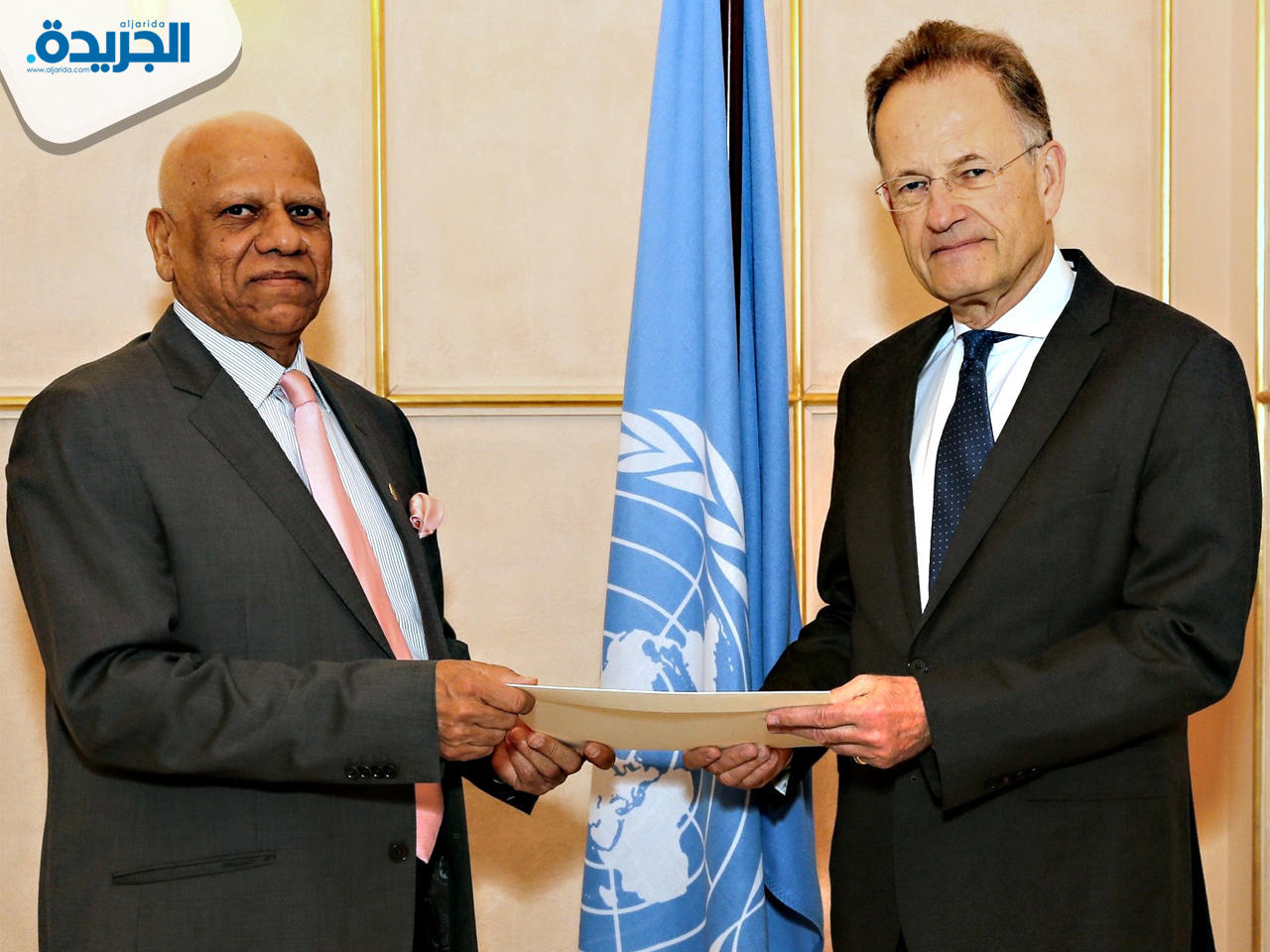  السفير الكويتي علي السماك يقدم اوراق اعتماده كمراقب عام لجامعة الدول العربية الى مدير مكتب الامم المتحدة في جنيف مايكل مولر 