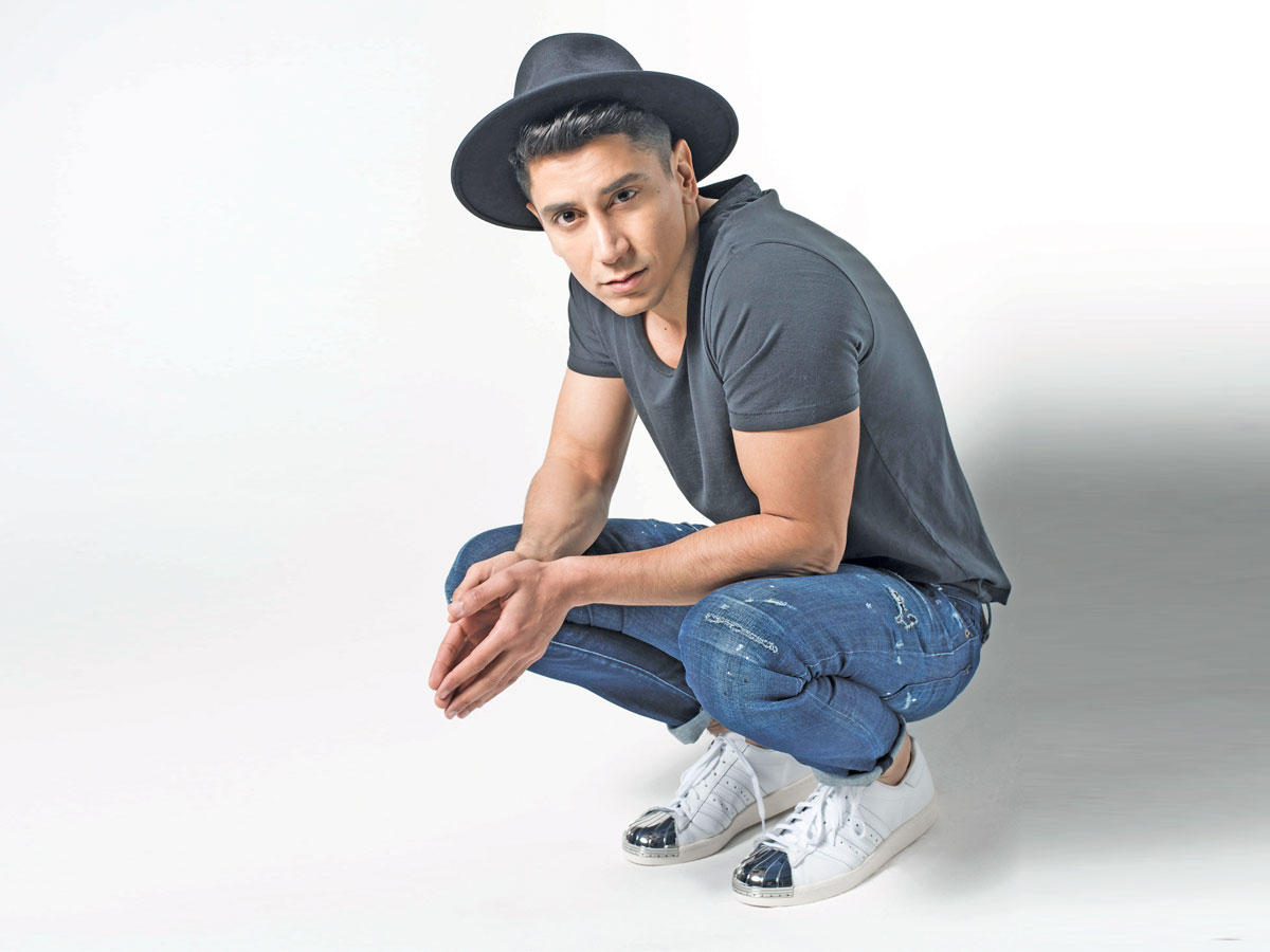  الفنان الليبي الشاب أيمن الأعتر