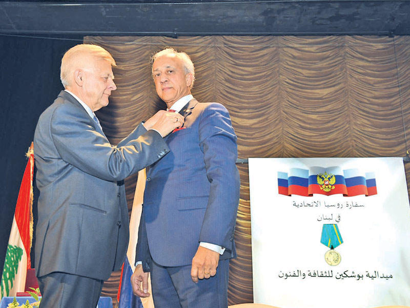 د. نزار ضاهر يتقلد ميدالية بوشكين